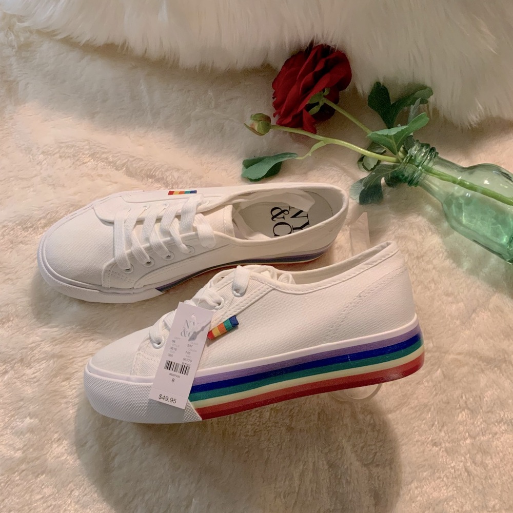 NWT NY & CO - Wt/rainbow canvas sneakers with wt laces. Sz 8